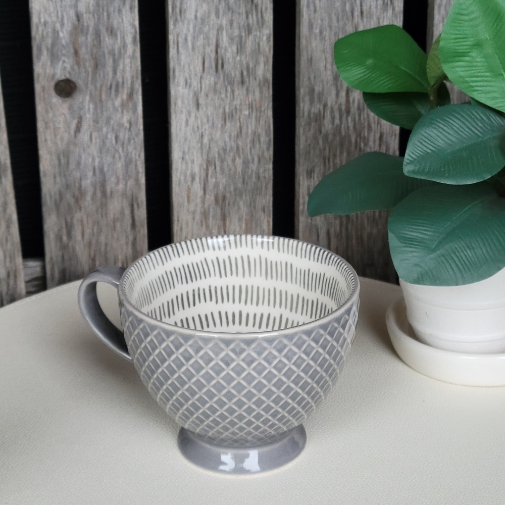Signature Gray Textured Pedestal Mug